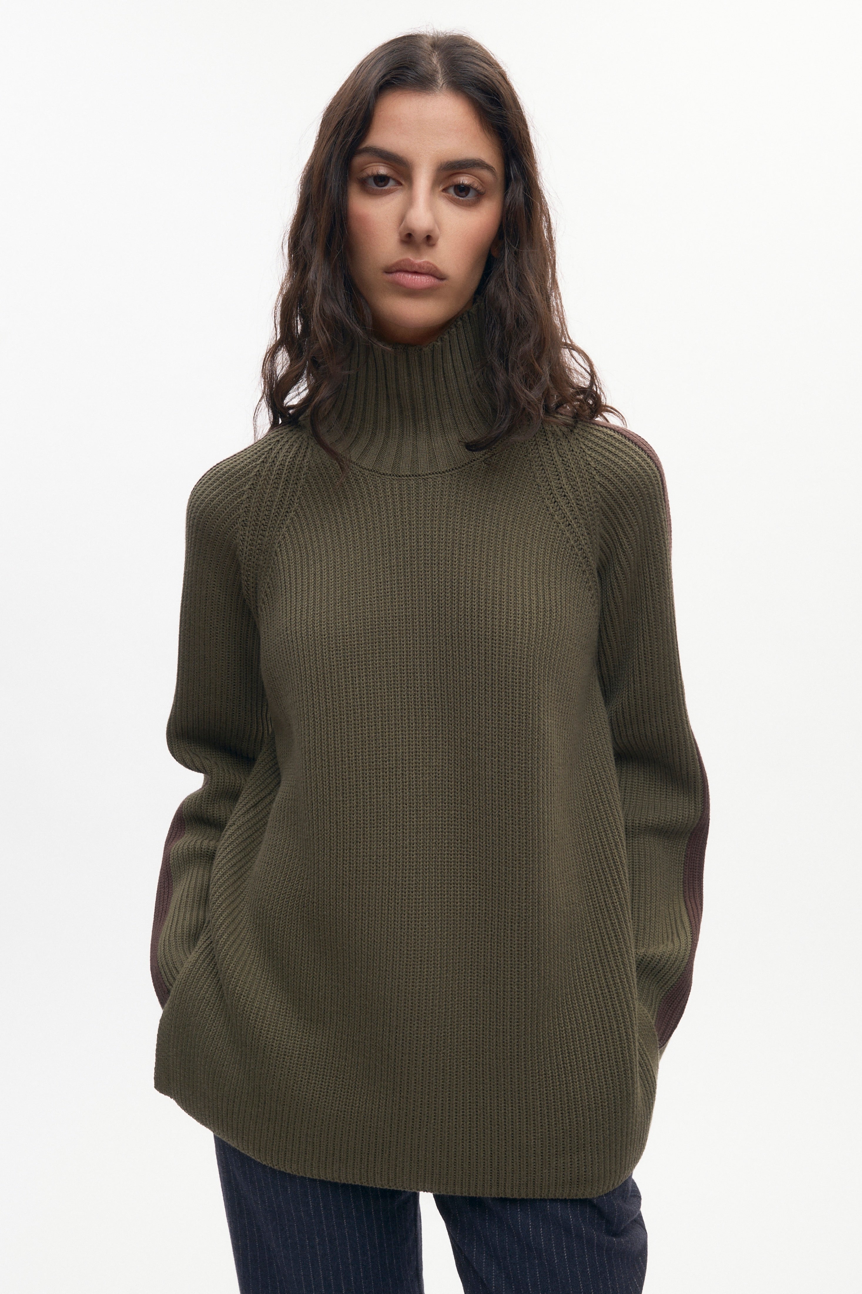 Women's Farah Turtleneck in Olive/Coffee Bean