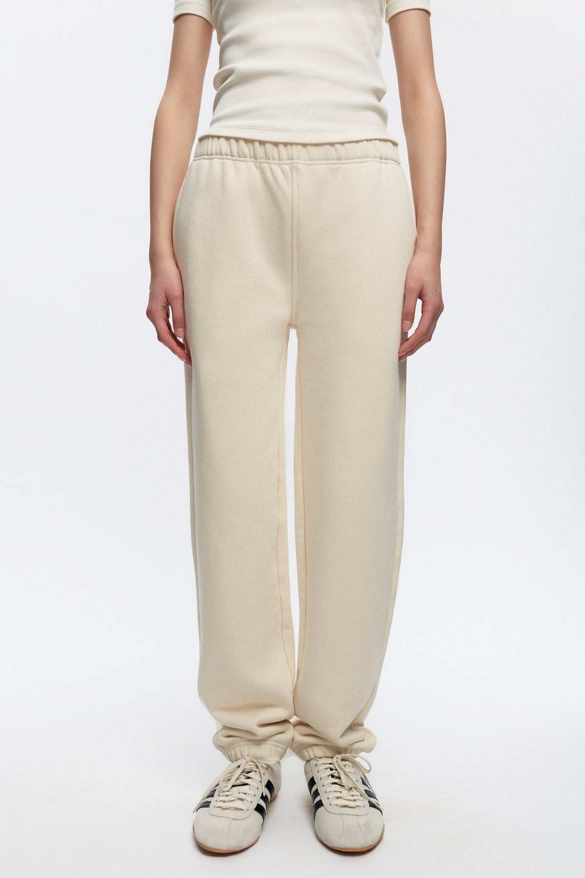 Kat is 5’8” is a regular XS and is wearing an XS.