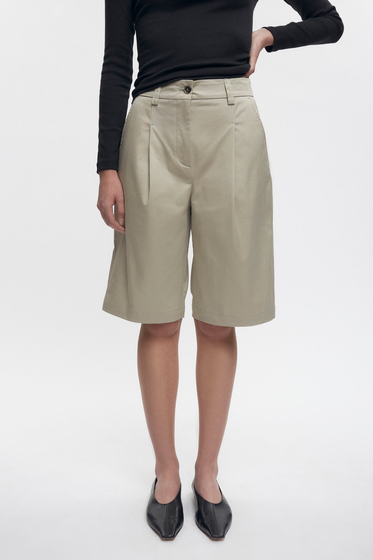Women's Karnak Bermuda in Dune Grass