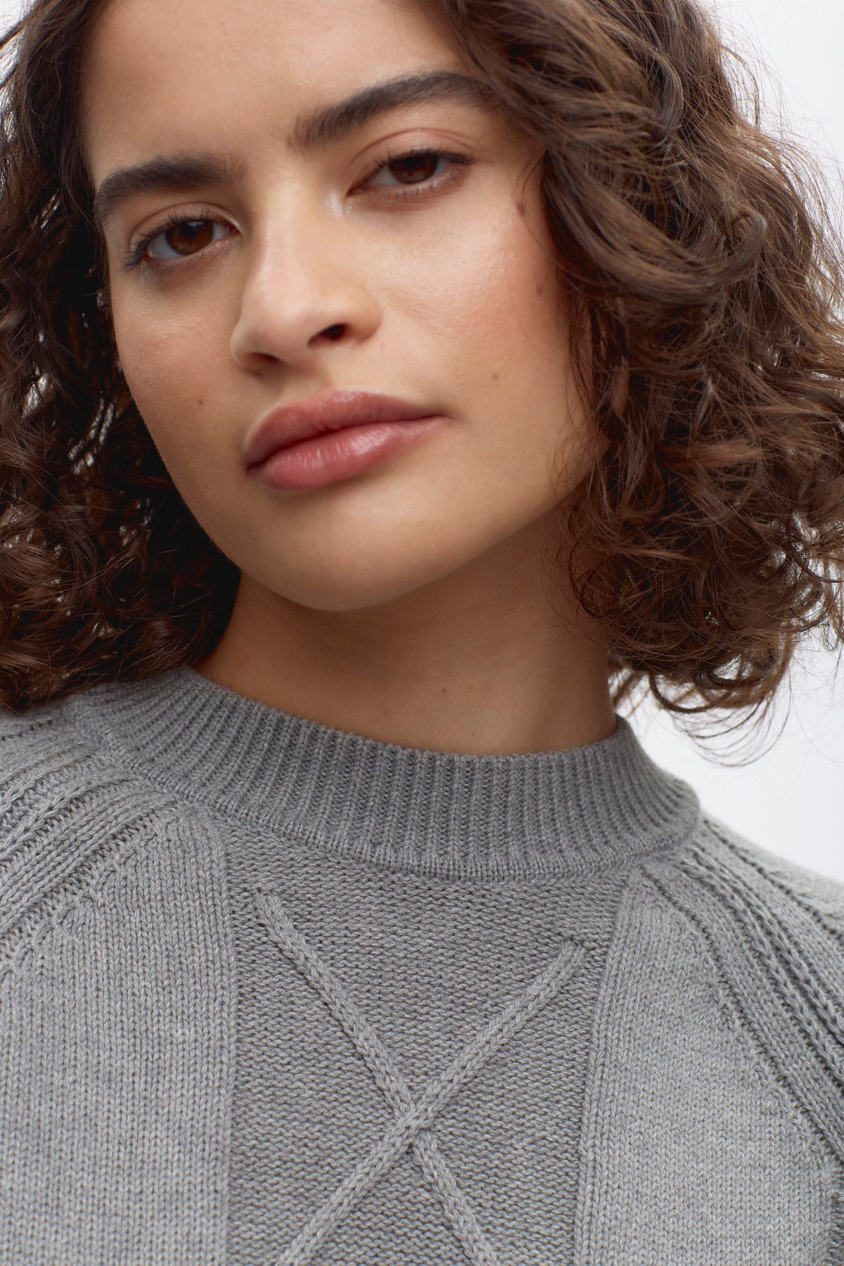 Women's Luxor Cable Sweater in Smoke Melange