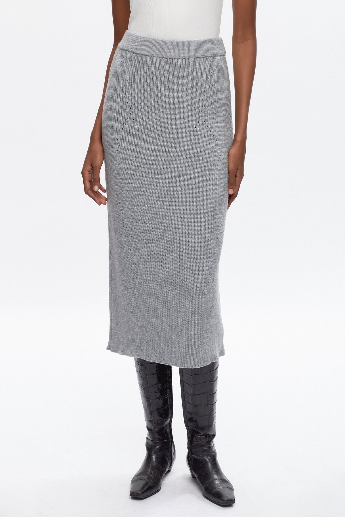 Rembo is 5ft 11in, a regular XS and wearing an XS.