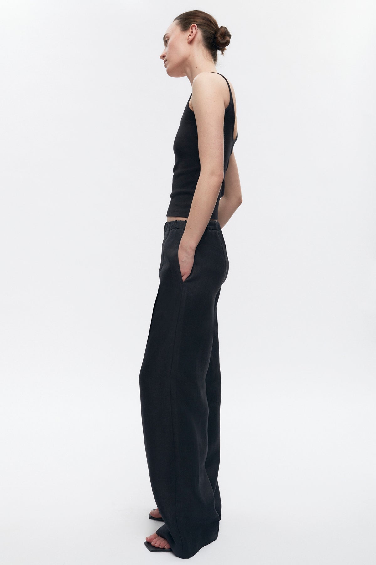 Women's Persea Linen Pull On Pants in Black