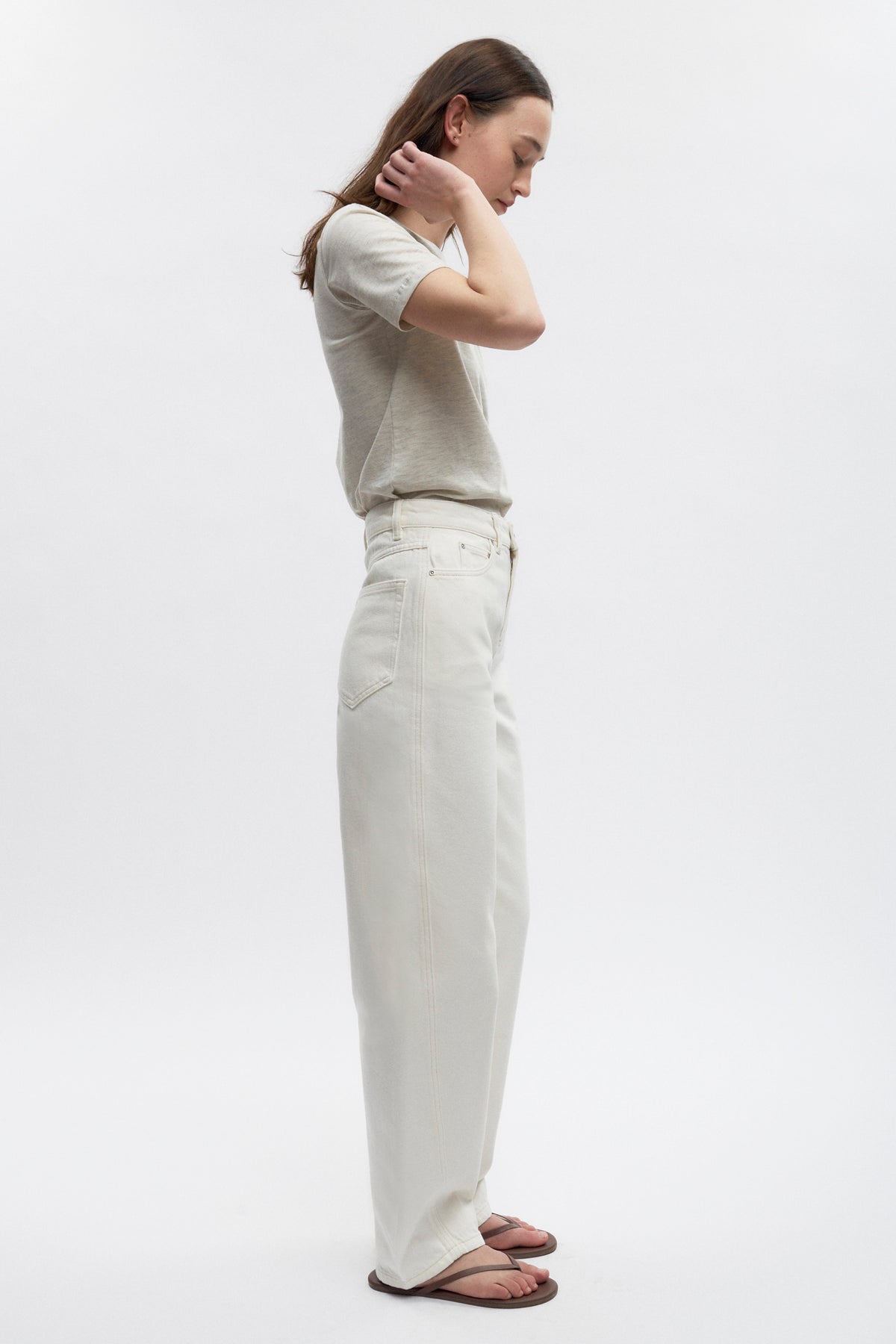 Elizabeth is 5’11" is a regular 26 and is wearing a 26.