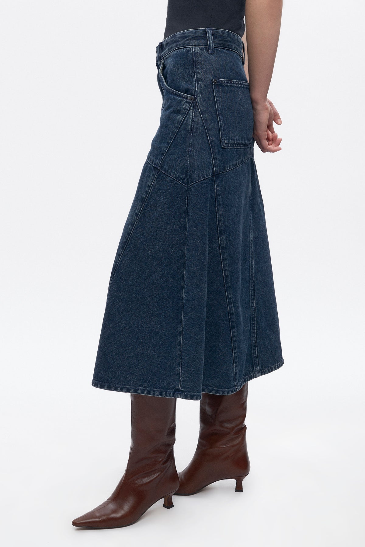 Women's Trace Denim Skirt in Mid Wash