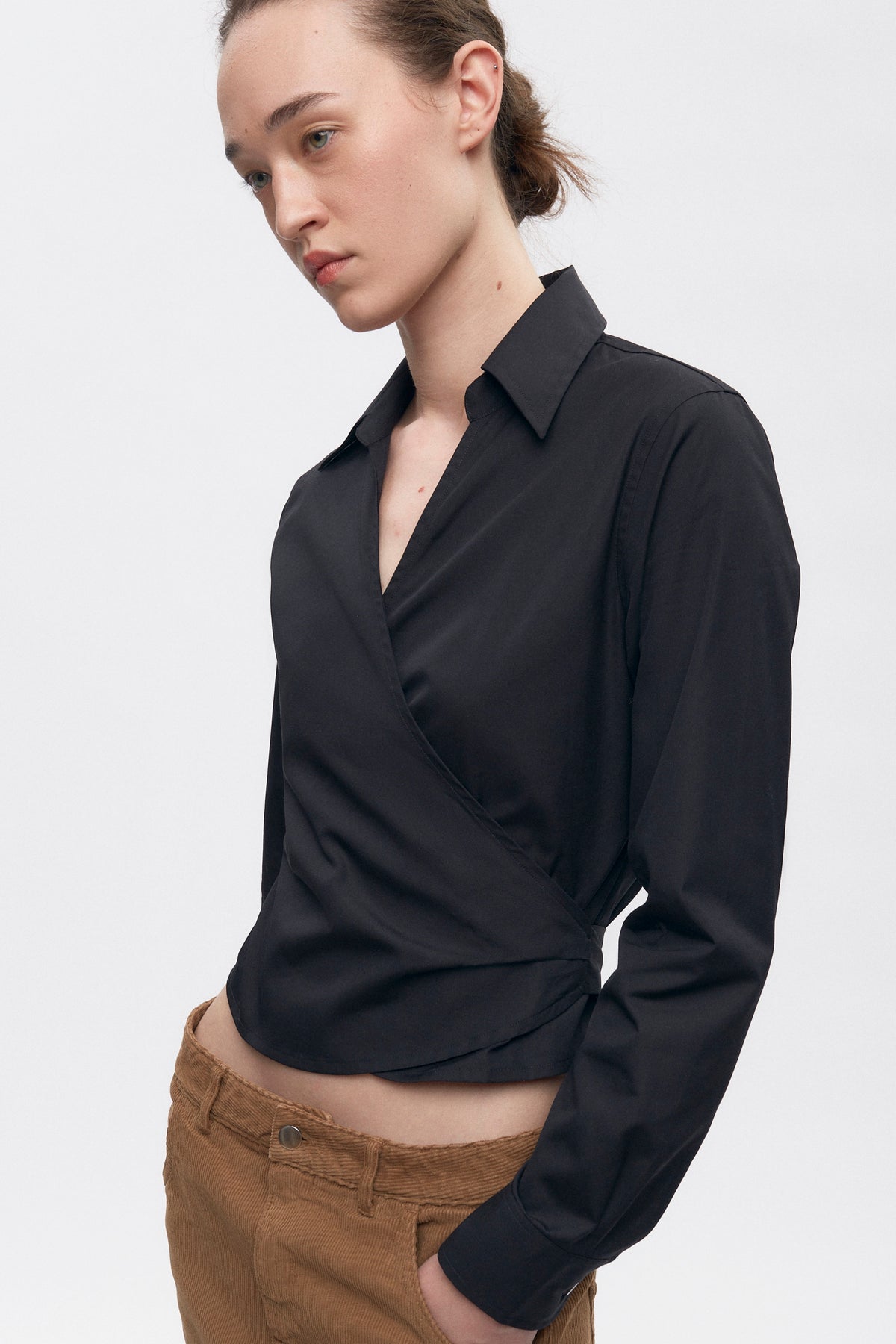 Chemise cache-cœur pour femme en noir