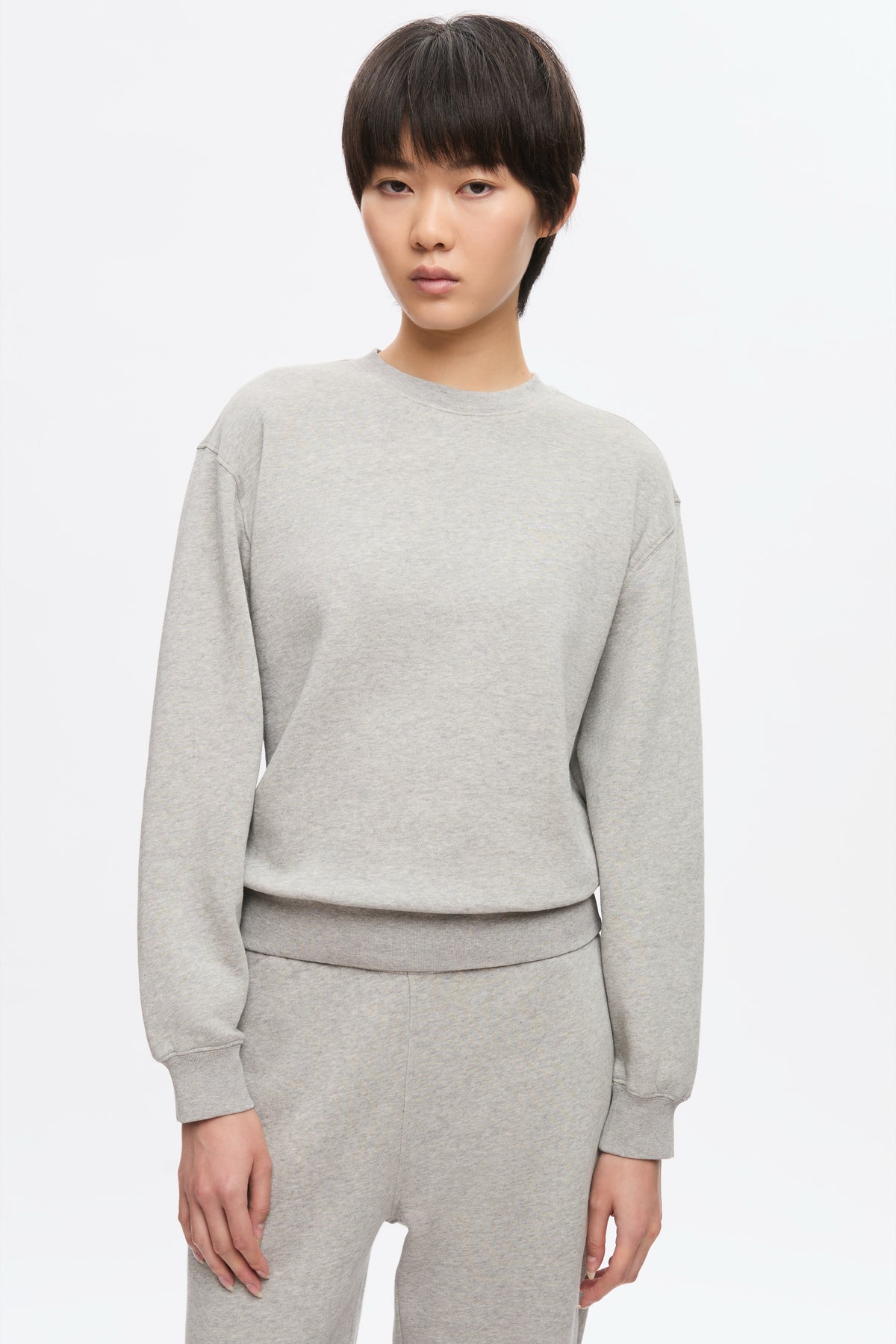 Women's Essential Sweatshirt in Heather Grey