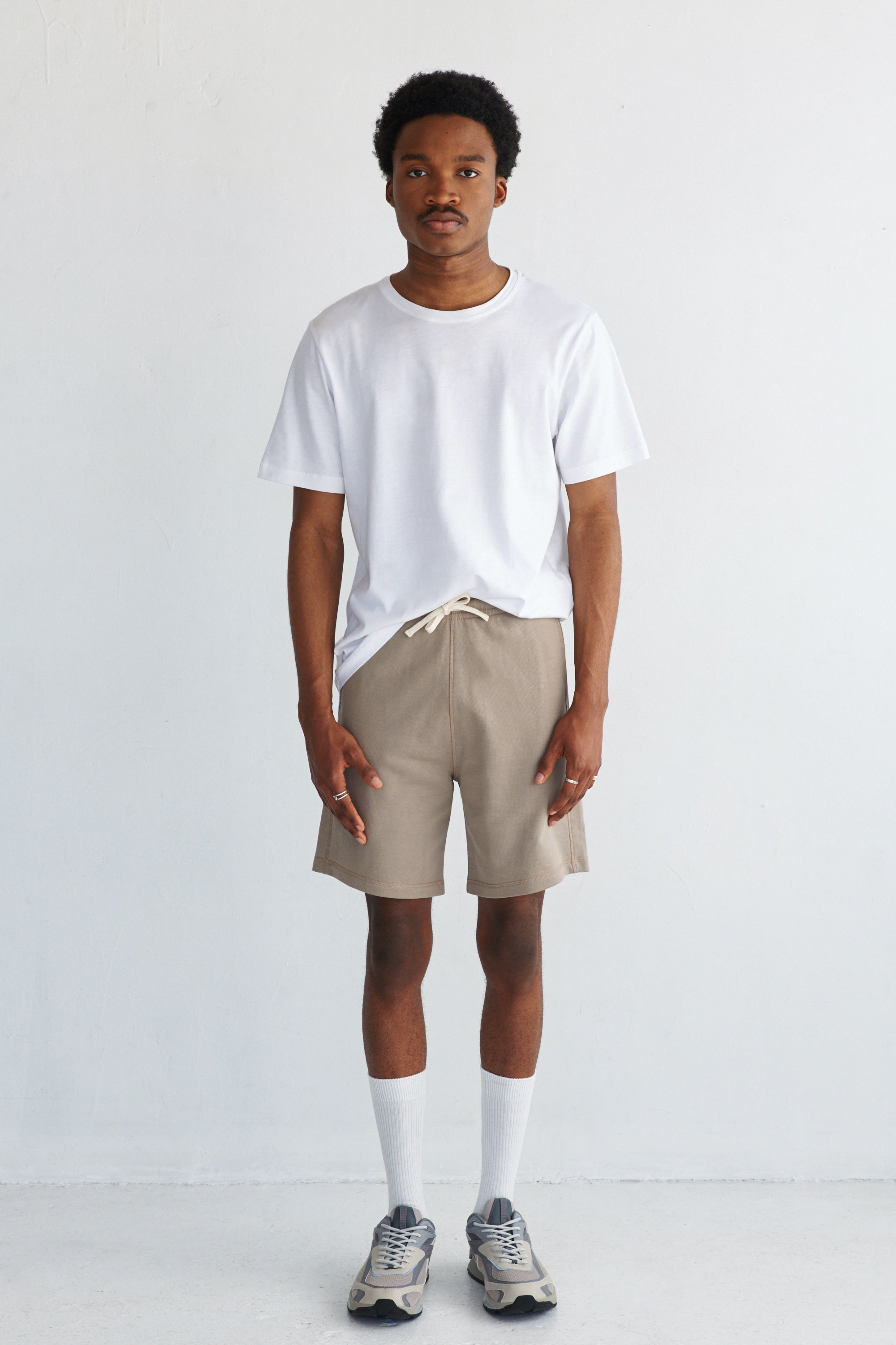 Short en molleton bouclé en taupe